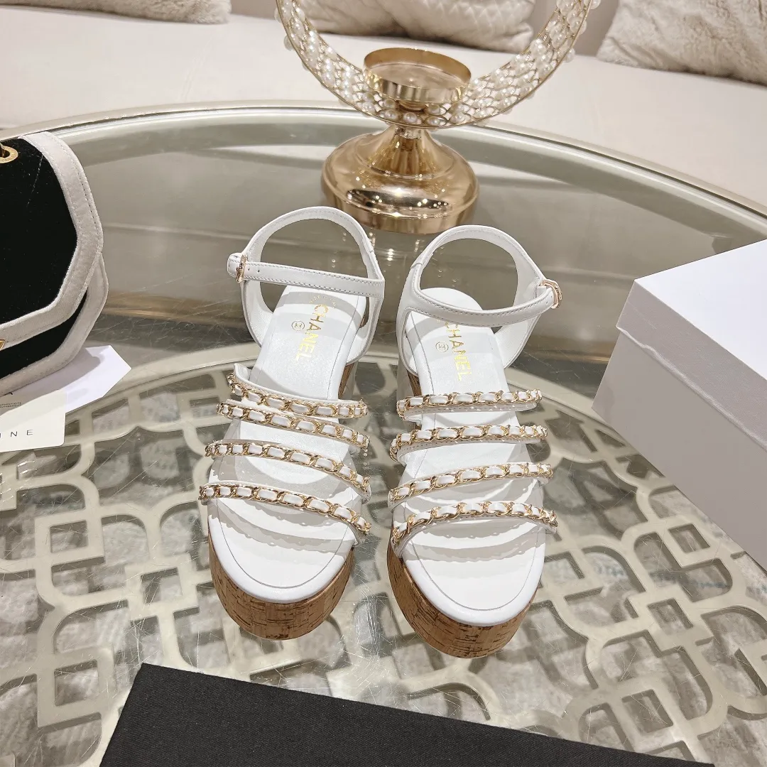 👟👟Ex-factory price 620👟👟 🔥🔥Chanel Xiaoxiang 2024 latest catwalk fashion rhinestone chain decoration 🦋high heels top quality! Accurate to 1:1, light luxury without tiring the feet, the upper feet can be matched with spring and summer clothes at will, highlighting texture and taste, simple yet luxurious appearance, even if it is just a pair of sandals, it is definitely a must-have pair in the summer shoe cabinet. Upper: imported cloth/cowhide. Color: six colors. Lining: imported sheepskin lining. Outsole: Italian leather outsole. Heel height: 7.5cm. Water table: 2.5cm. Code number: 35-40 (40.41.42 custom-made, non-refundable)